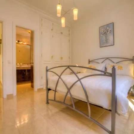 Puerto Del Carmen Sleeps 8 Pool Wifi Villa Puerto del Carmen (Lanzarote)