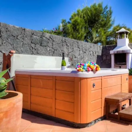 Puerto Del Carmen Sleeps 8 Pool Wifi Puerto del Carmen (Lanzarote)