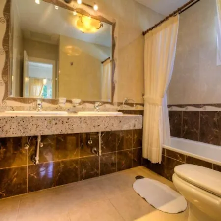 Villa Puerto Del Carmen Sleeps 8 Pool Wifi