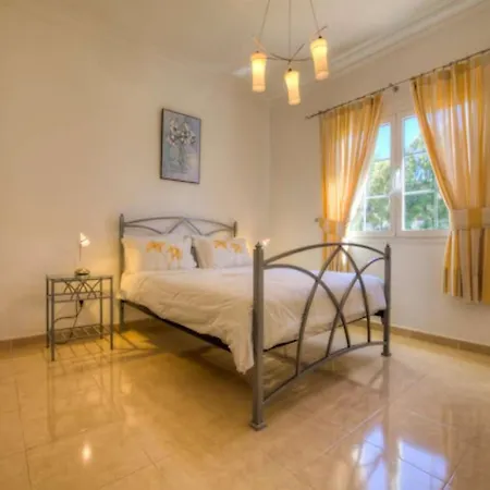 Puerto Del Carmen Sleeps 8 Pool Wifi Вилла Пуэрто дель Кармен