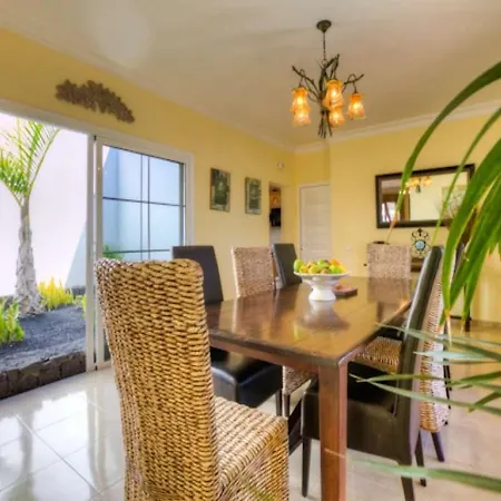 Puerto Del Carmen Sleeps 8 Pool Wifi Willa Puerto del Carmen (Lanzarote)