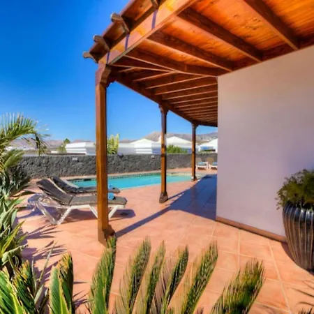 Willa Puerto Del Carmen Sleeps 8 Pool Wifi