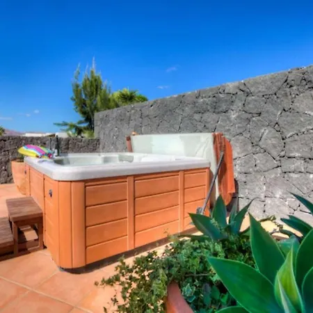 Puerto Del Carmen Sleeps 8 Pool Wifi Вилла