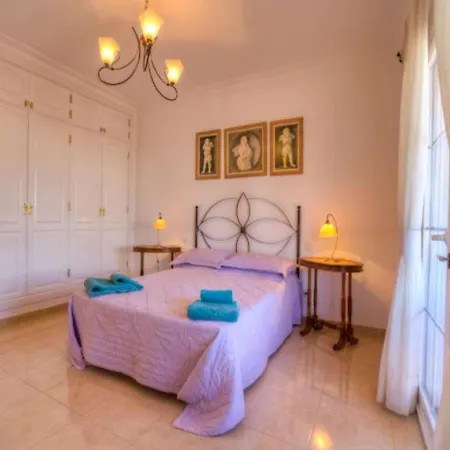 Villa Puerto Del Carmen Sleeps 8 Pool Wifi