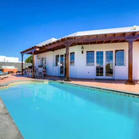 Puerto Del Carmen Sleeps 8 Pool Wifi Пуэрто дель Кармен