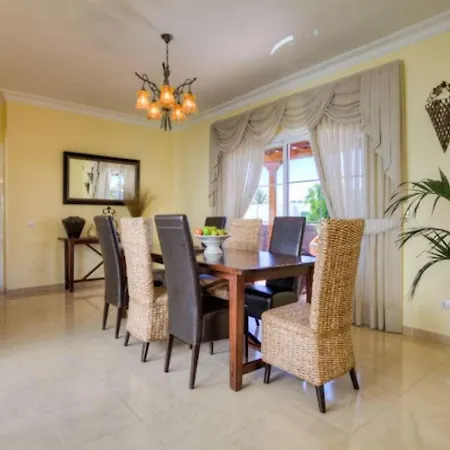 Puerto Del Carmen Sleeps 8 Pool Wifi * Puerto del Carmen