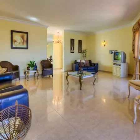 Puerto Del Carmen Sleeps 8 Pool Wifi Willa Puerto del Carmen (Lanzarote)