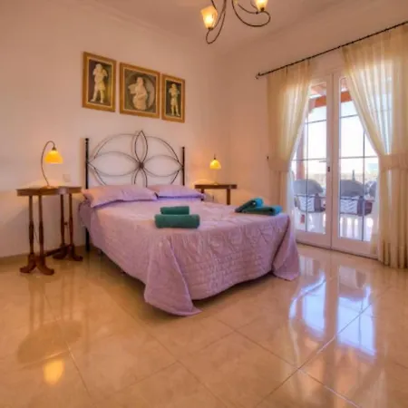 Вилла Puerto Del Carmen Sleeps 8 Pool Wifi
